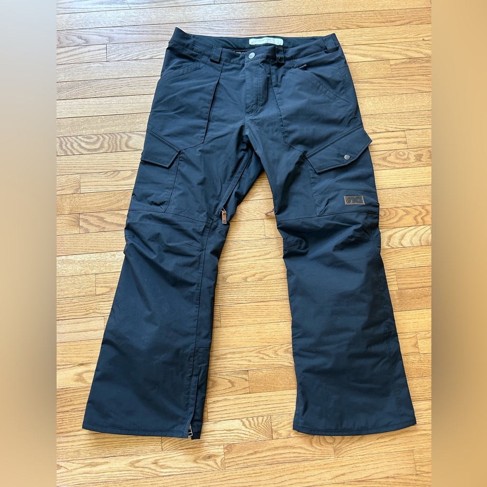 Analog snow pants.  NWOT Mens size XL.